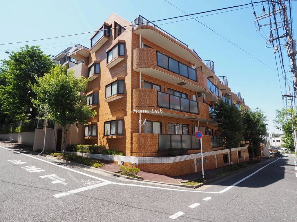 ダイアパレス成増Ⅱ　角地に立地